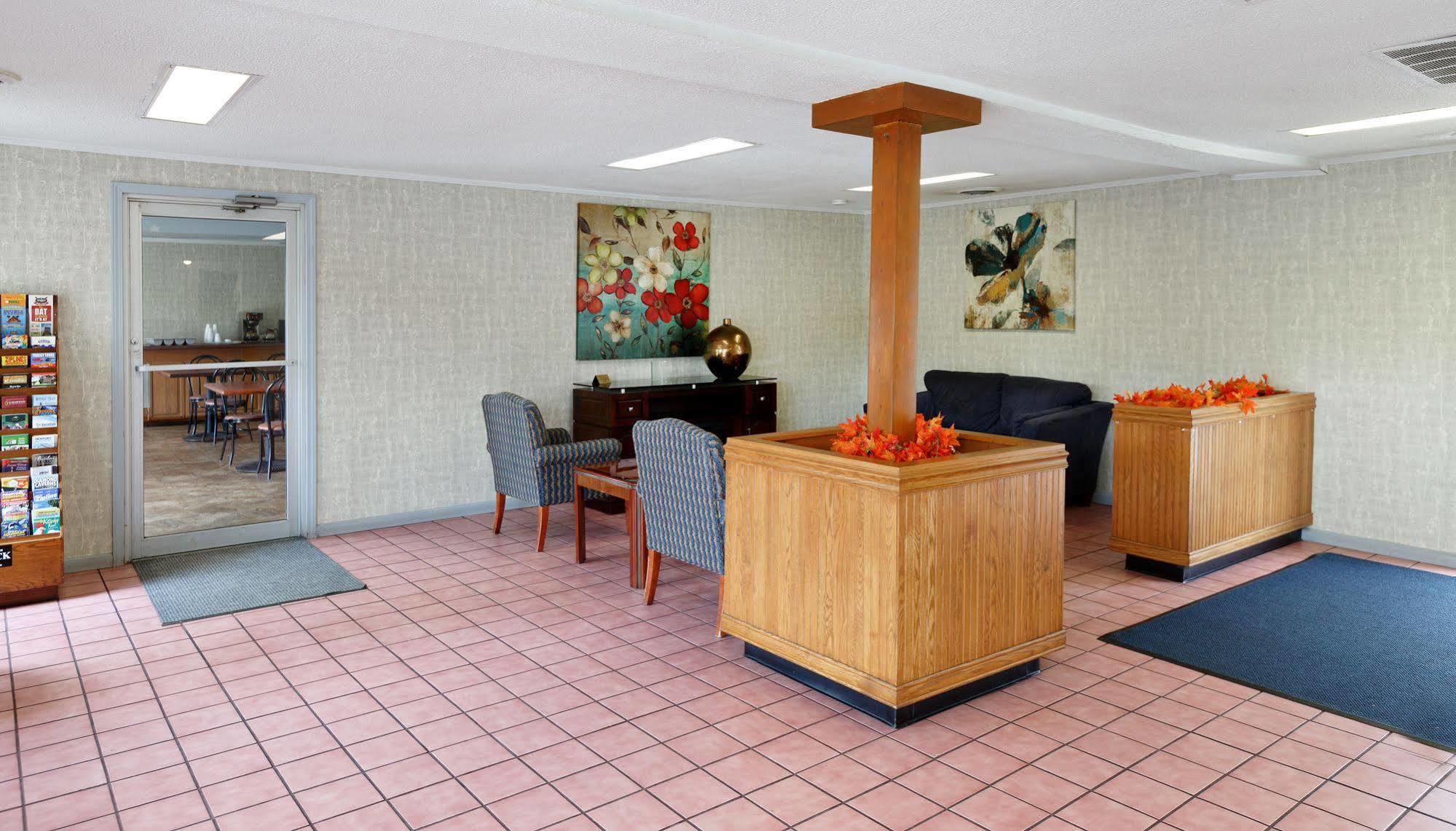Red Carpet Inn - Louisville Exterior foto